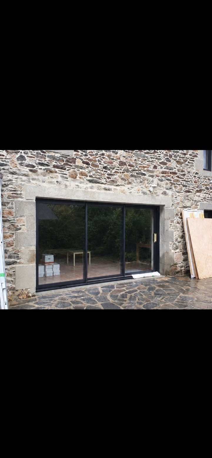 Création baie vitrée mur pierre — RIO Construction